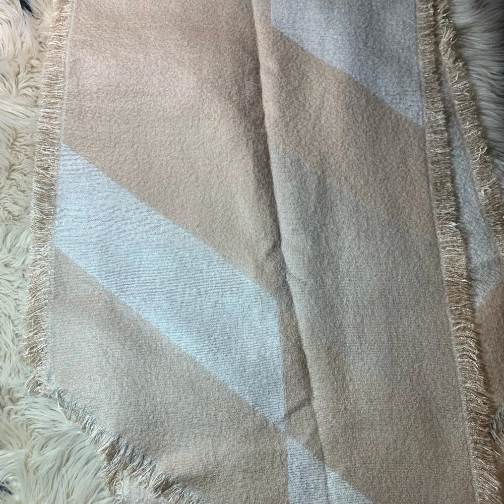 Super Soft Shaw - Picture 3 of 3